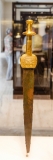 Espada con empuñadura de oro