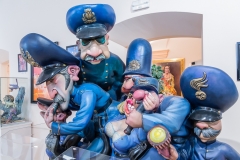 Amb la poli en els talons